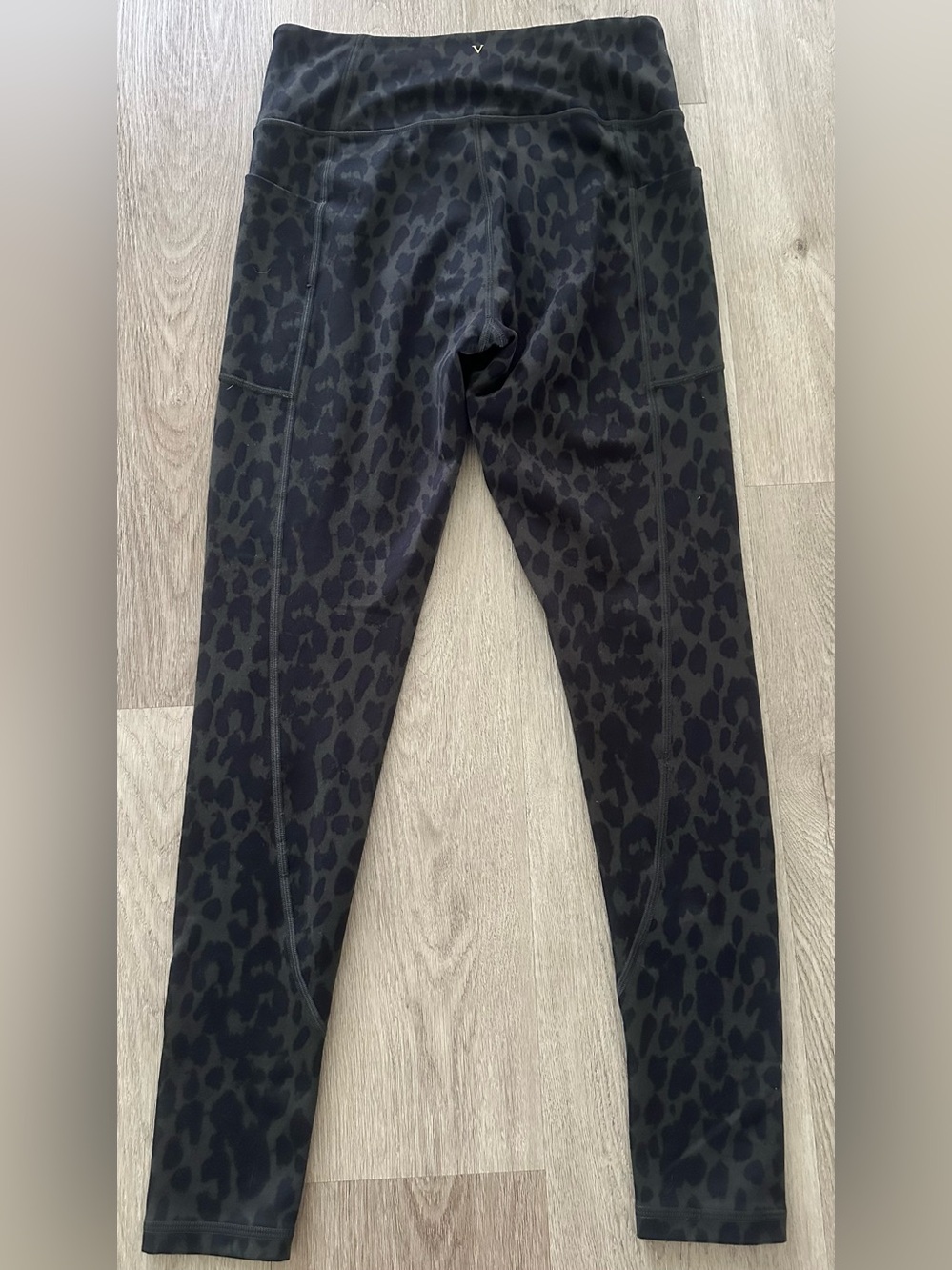 Women’s 3 Victoria’s Secret Leggings Size 8 Medium Leopard Print/Solid Burgundy - Picture 4 of 14